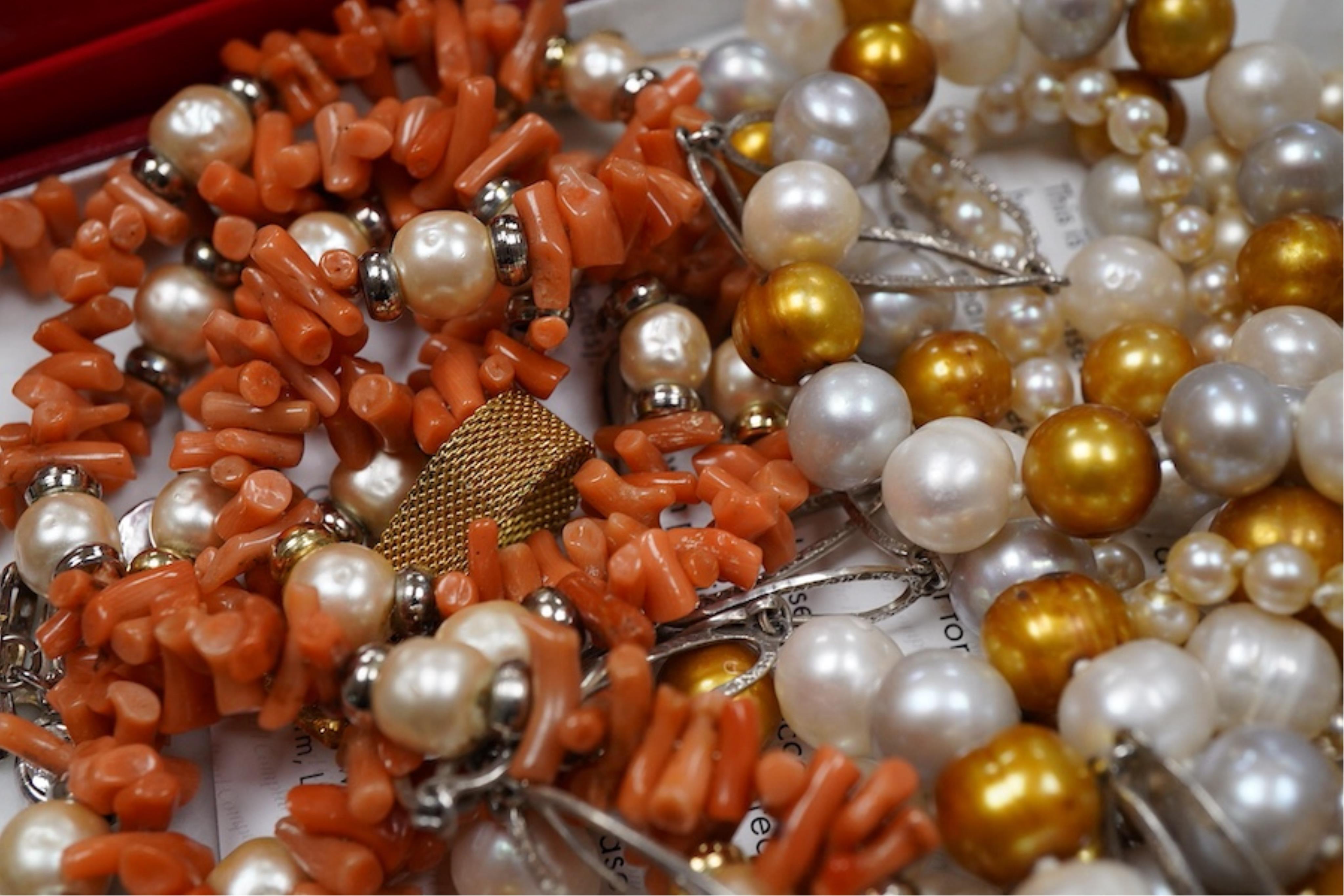 A collection of jewels, comprising: a three-coloured cultured pearl necklace; a graduated cultured pearl necklace; a pair of cultured pearl earrings, screw fittings, stamped 9CT; a silver necklace of textured linking, Br
